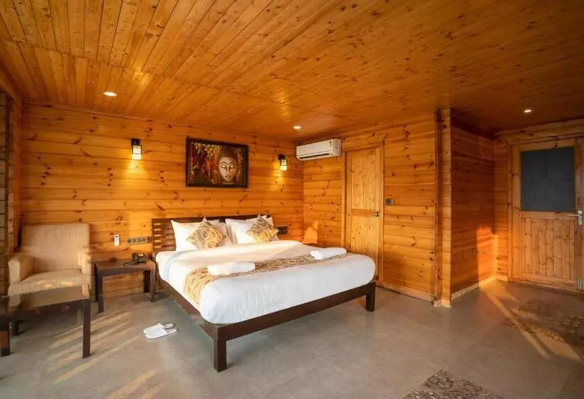 ホテル Stone Wood Riverfront Resort, Siolim