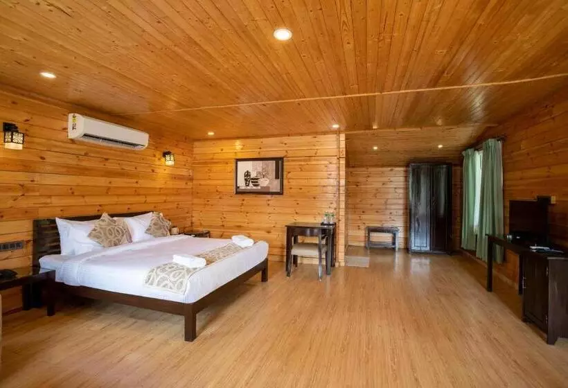 ホテル Stone Wood Riverfront Resort, Siolim