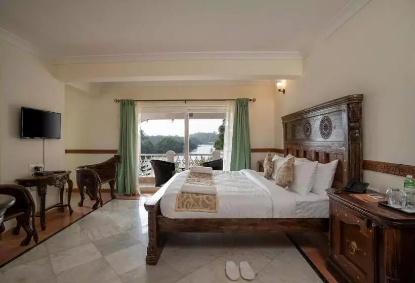 ホテル Stone Wood Riverfront Resort, Siolim