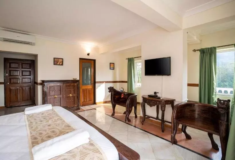 ホテル Stone Wood Riverfront Resort, Siolim