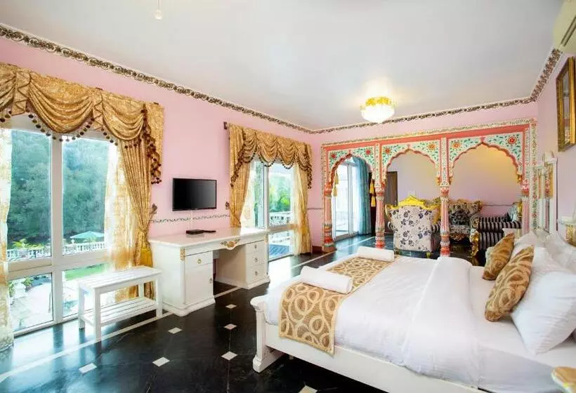 ホテル Stone Wood Riverfront Resort, Siolim