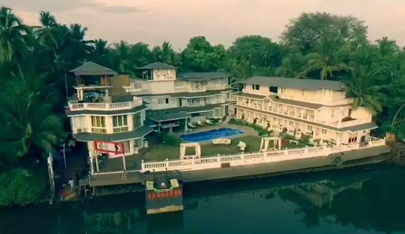 ホテル Stone Wood Riverfront Resort, Siolim