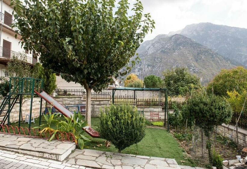 Hotel Guesthouse To Tzaki