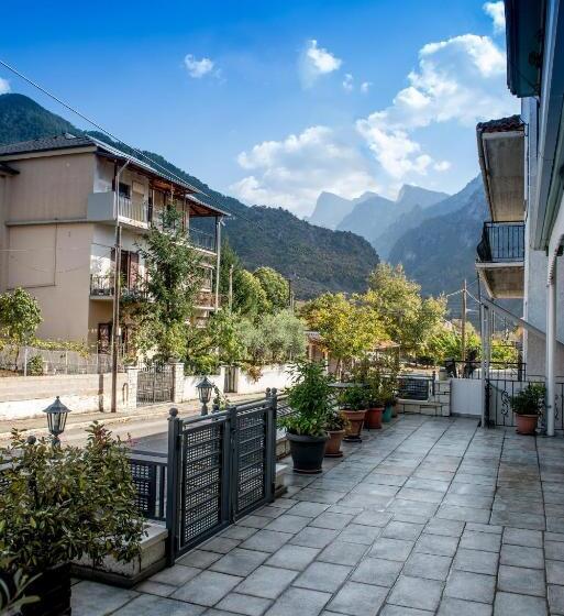 Hotel Guesthouse To Tzaki