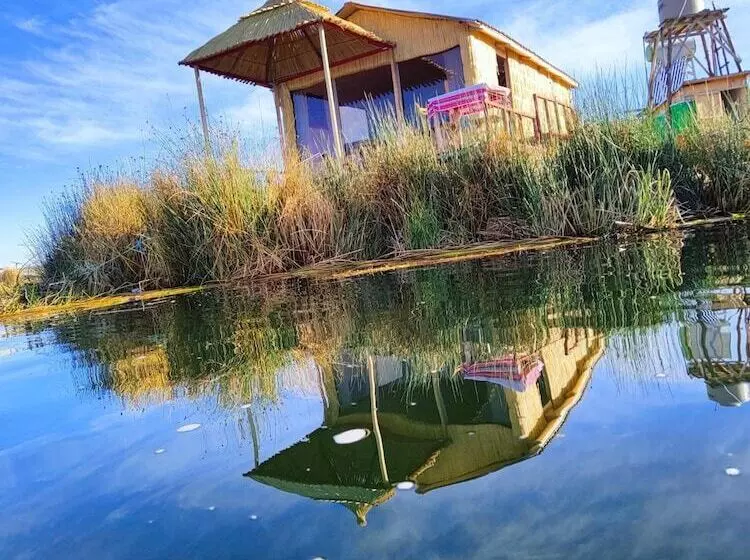 ホテル Uros Quechua Lodge