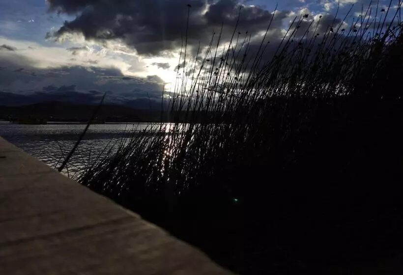 ホテル Uros Quechua Lodge