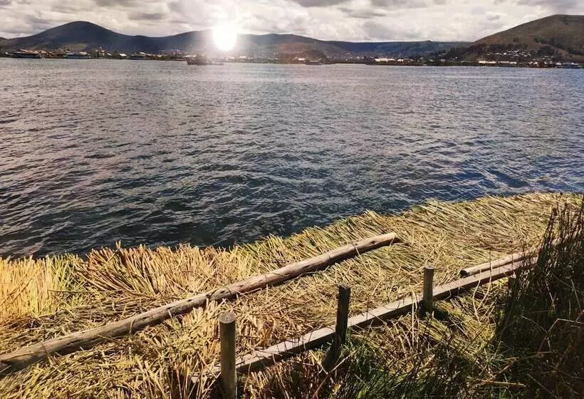 ホテル Uros Quechua Lodge