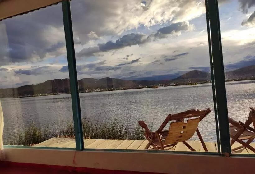 ホテル Uros Quechua Lodge