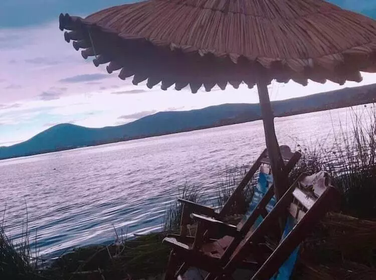 ホテル Uros Quechua Lodge