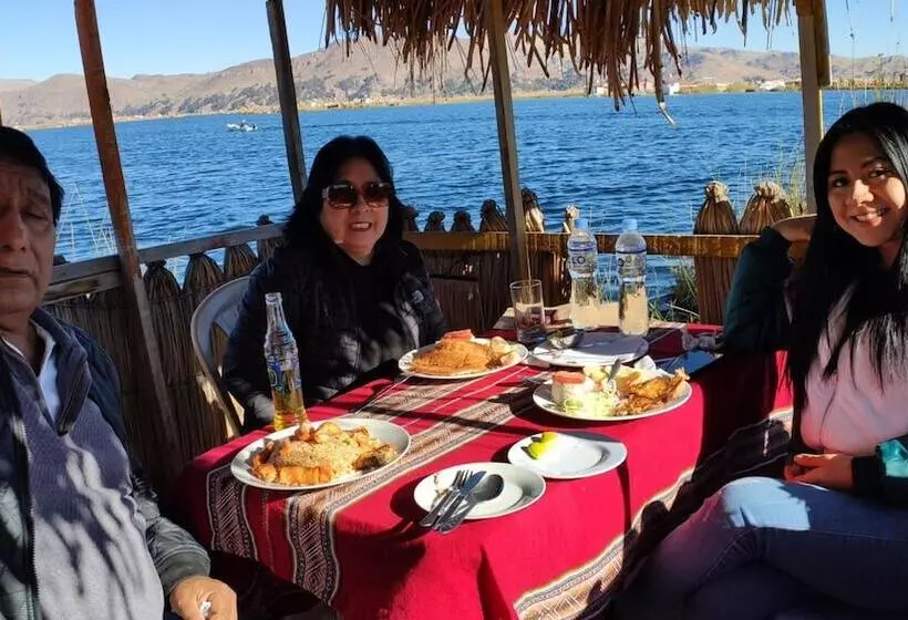 ホテル Uros Quechua Lodge