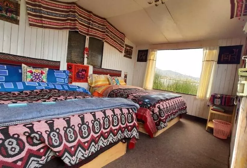 ホテル Uros Quechua Lodge