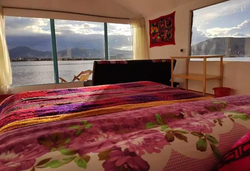 ホテル Uros Quechua Lodge