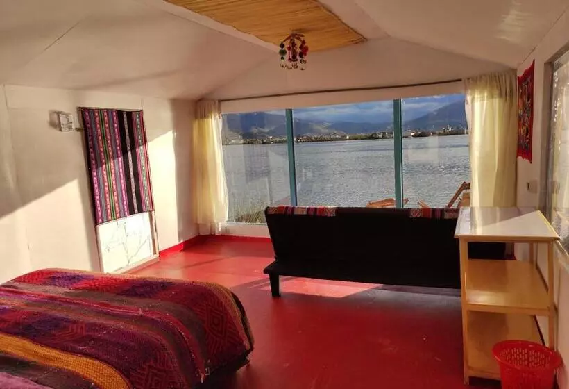 ホテル Uros Quechua Lodge