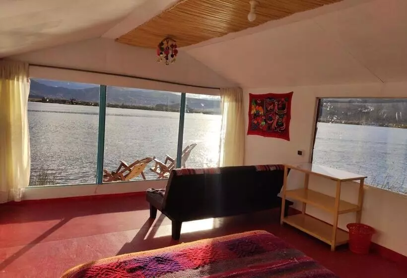 ホテル Uros Quechua Lodge
