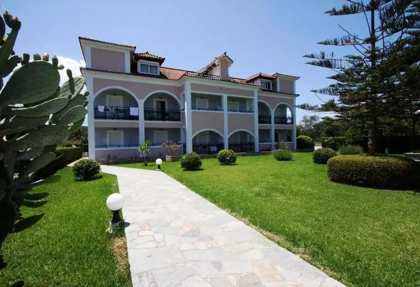 هتل Yiota Studios & Apartments