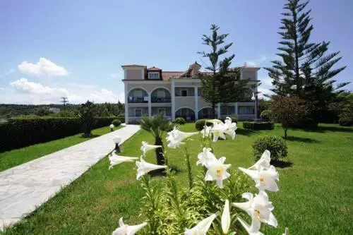 هتل Yiota Studios & Apartments