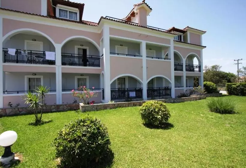 هتل Yiota Studios & Apartments