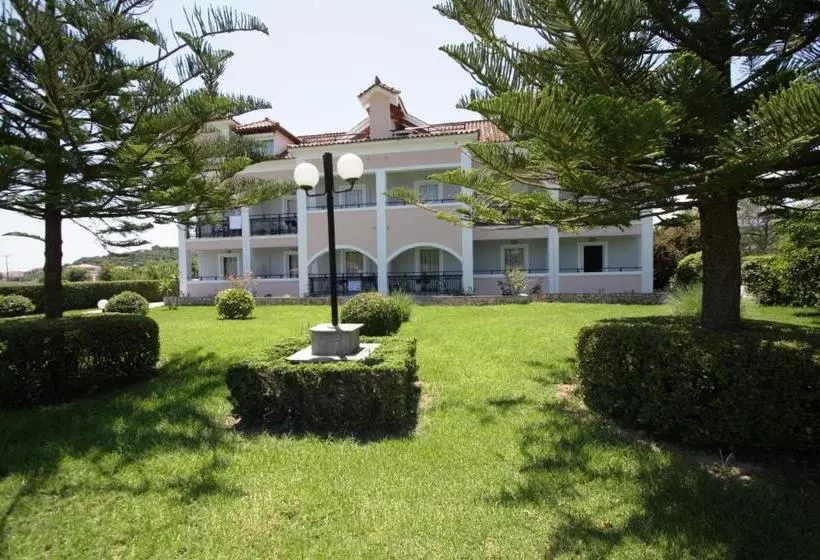 هتل Yiota Studios & Apartments