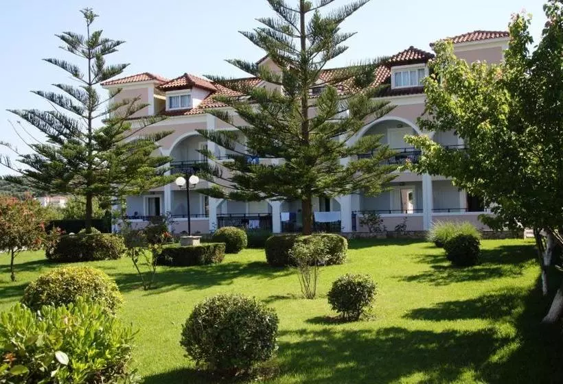 هتل Yiota Studios & Apartments