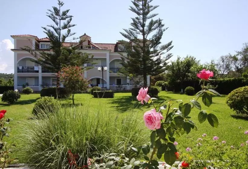 هتل Yiota Studios & Apartments