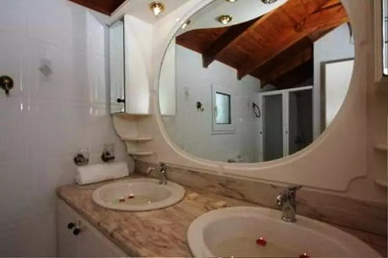 هتل Yiota Studios & Apartments