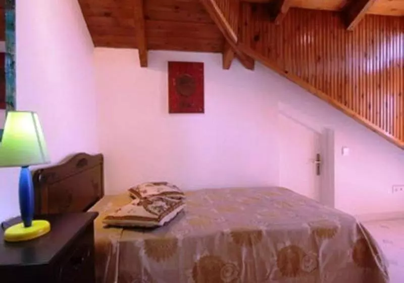 هتل Yiota Studios & Apartments