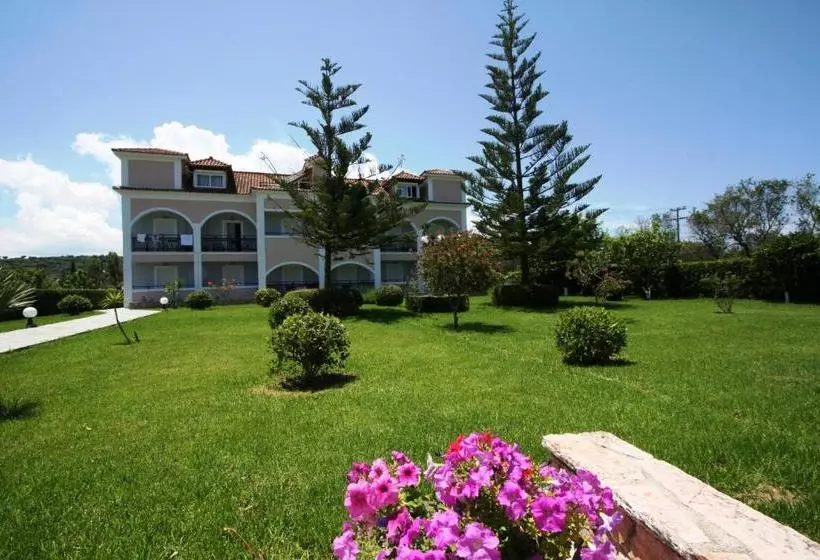 هتل Yiota Studios & Apartments