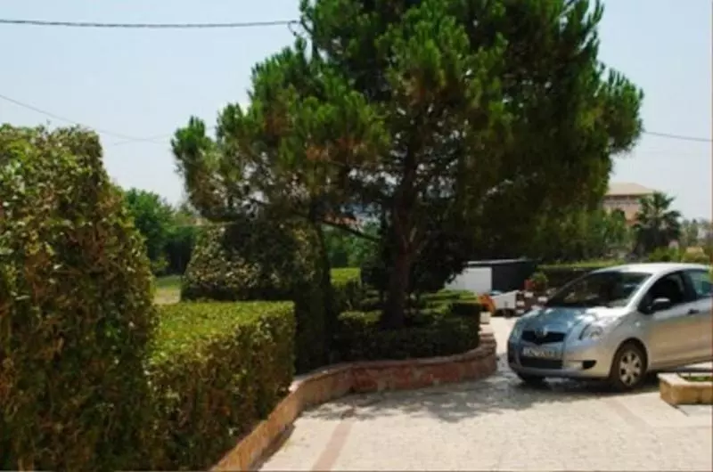 هتل Yiota Studios & Apartments