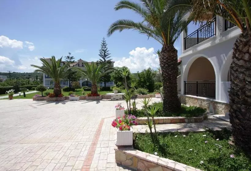 هتل Yiota Studios & Apartments