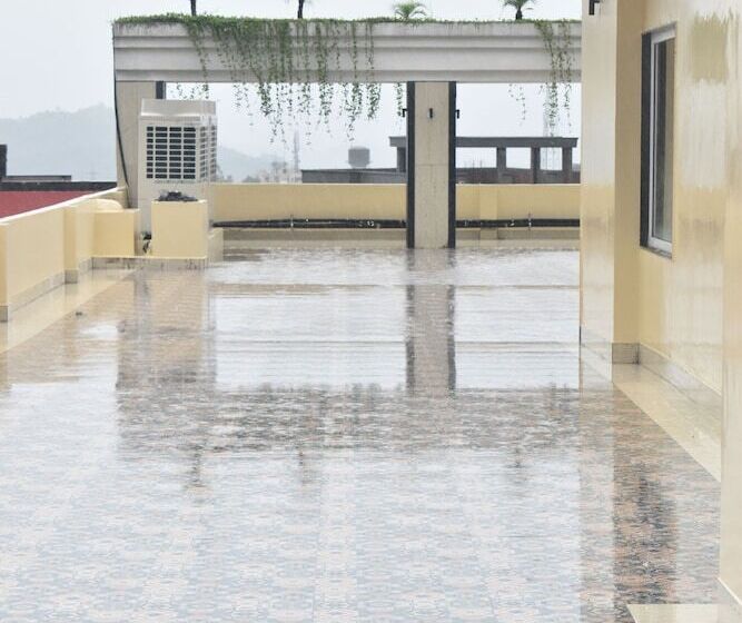 هتل Ramada By Wyndham Katra Station Road