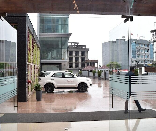 هتل Ramada By Wyndham Katra Station Road