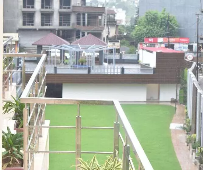 ホテル Ramada By Wyndham Katra Station Road
