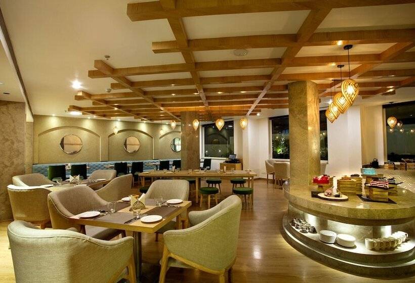 هتل Ramada By Wyndham Katra Station Road