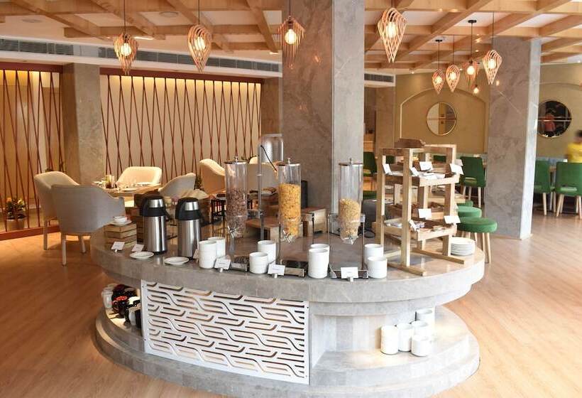 هتل Ramada By Wyndham Katra Station Road