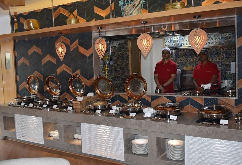 هتل Ramada By Wyndham Katra Station Road