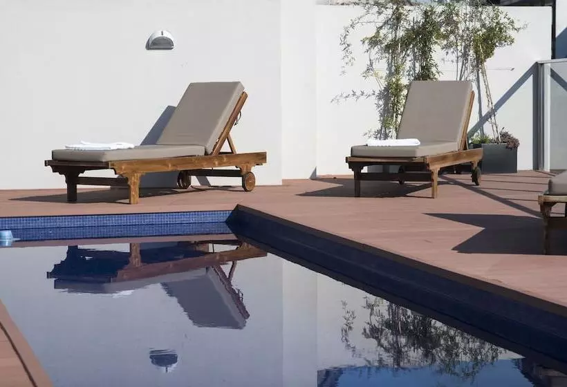 هتل Arc Arenales Studios & Suites