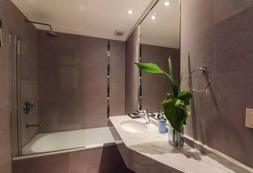 هتل Arc Arenales Studios & Suites