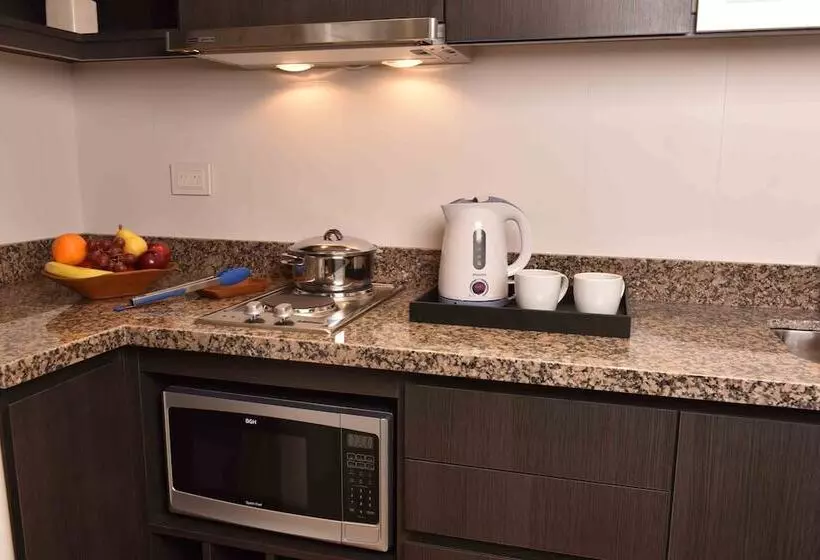 هتل Arc Arenales Studios & Suites