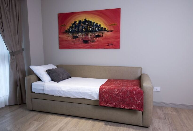 هتل Arc Arenales Studios & Suites