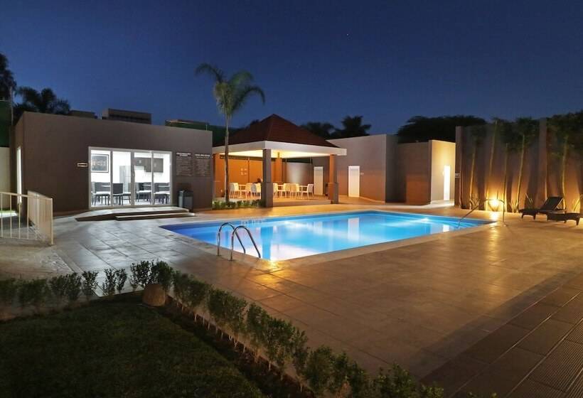 호텔 Candlewood Suites Celaya By Ihg