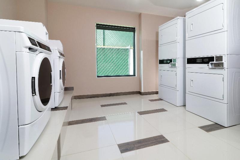 호텔 Candlewood Suites Celaya By Ihg