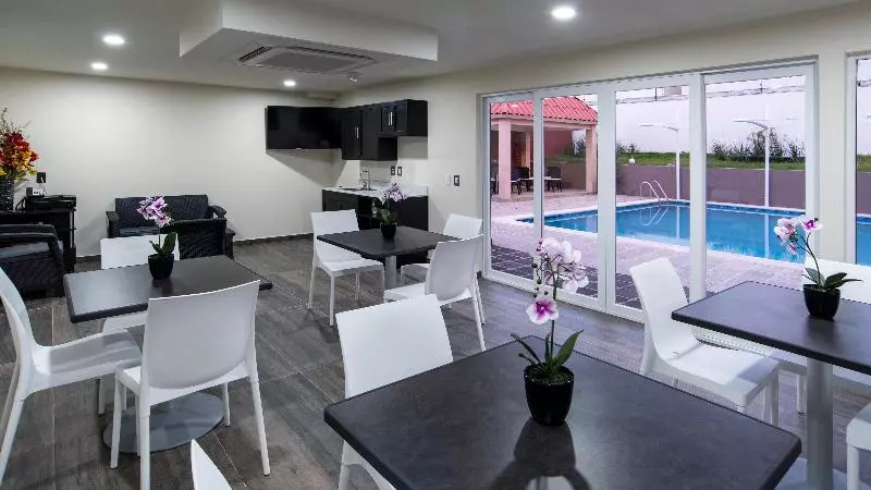 ホテル Candlewood Suites Celaya By Ihg