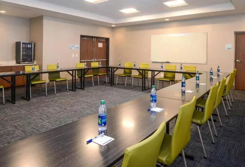 ホテル Holiday Inn Express & Suites   St. Petersburg   Madeira Beach, An Ihg