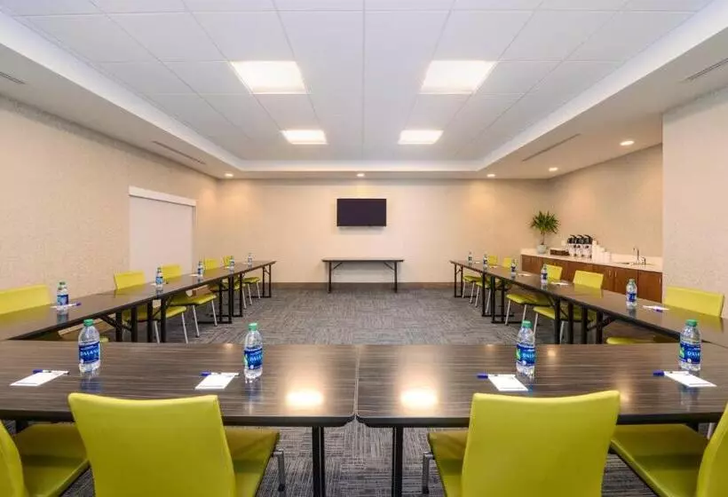 ホテル Holiday Inn Express & Suites   St. Petersburg   Madeira Beach, An Ihg