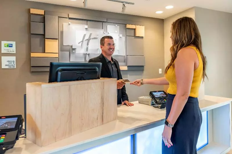 ホテル Holiday Inn Express & Suites   St. Petersburg   Madeira Beach, An Ihg