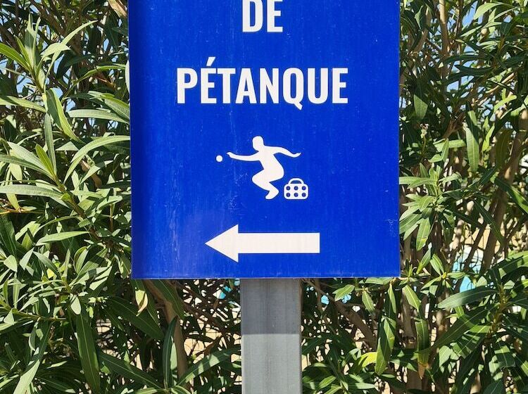 Отель Ibis Budget Istres Trigance