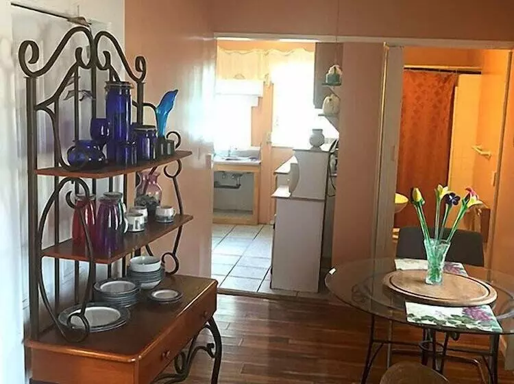 Hotelli Island Paradise Inn