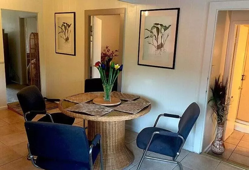 Hotelli Island Paradise Inn