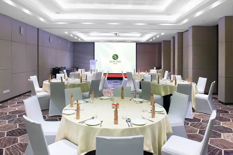 هتل Olive Tree