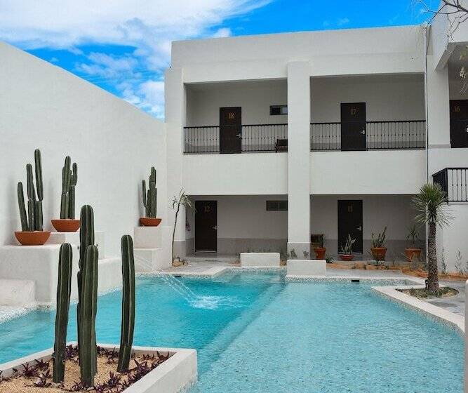 فندق Plaza Cuatro Cienegas